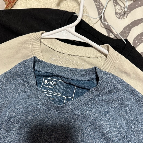 3 pack of the FIGS Salta Seamless Longsleeve Underscrubs - Picture 12 of 14